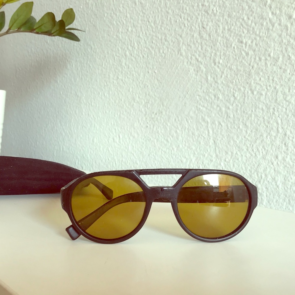 Yves Saint Laurent *Tom Ford* aviator sunglasses.
